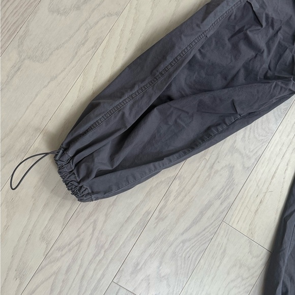 Aeropostale Women's Gray Cargo Pants - Picture 2 of 4